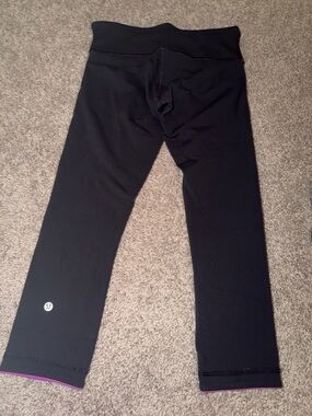 Lululemon Athletica Reversible Black and Magenta Capri Leggings